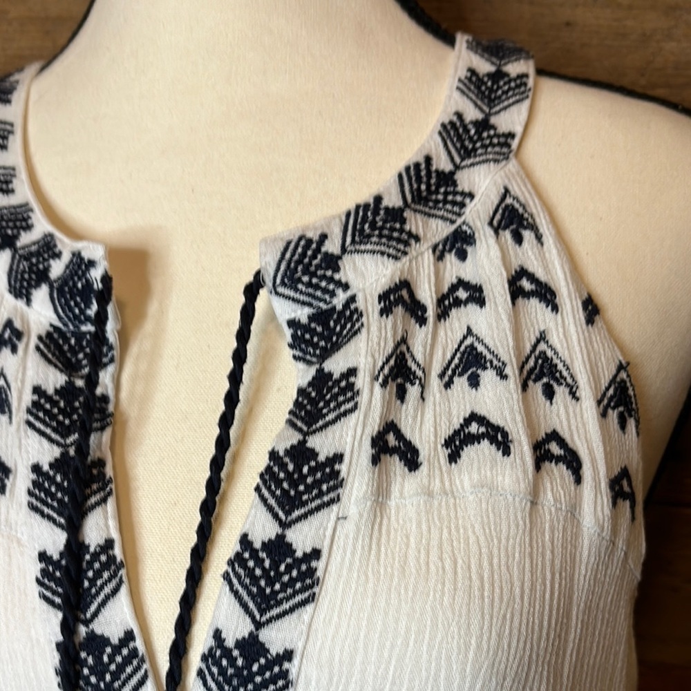 Forever 21 Women's White and Black Sleeveless Dress - Picture 6 of 9